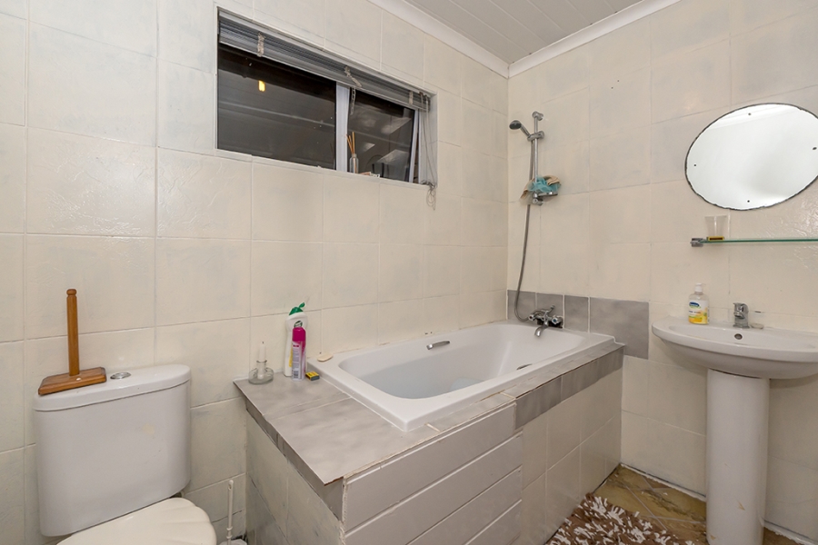 7 Bedroom Property for Sale in Lentegeur Western Cape